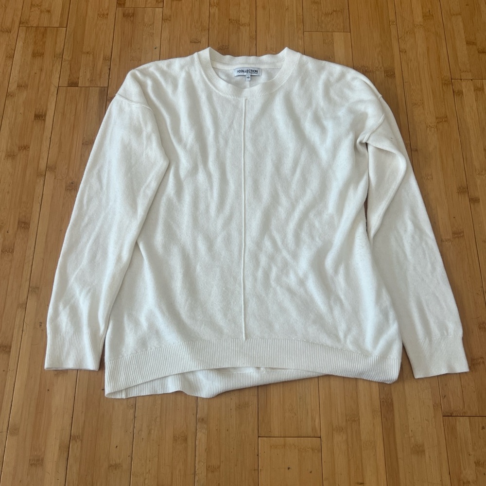 Classic White Crewneck Sweater with Ribbed Neckline